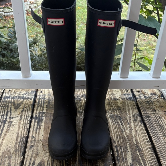 Hunter Classic Black Waterproof Boots - Picture 1 of 6